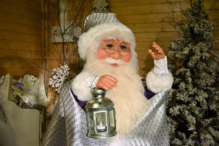 Daugavpilī iedegta pilsētas galvenā egle un iemirdzējusies Latvijā lielākā zvaigzne, bet visus daugavpiliešus un pilsētas viesus gaida atklāta pilsēta Daugavpilī iedegta pilsētas galvenā egle un iemirdzējusies Latvijā lielākā zvaigzne, bet visus daugavpiliešus un pilsētas viesus gaida atklāta pilsēta 240946