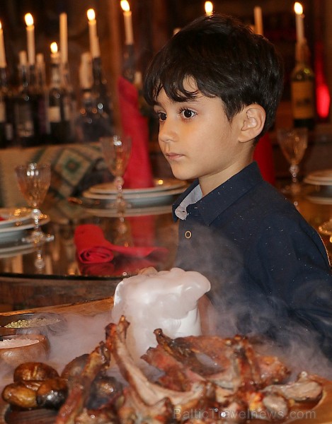 Travelnews.lv apmeklē Baku steiku restorānu «Mangal Steak House». Sadarbībā ar Latvijas vēstniecību Azerbaidžānā un tūrisma firmu «RANTUR Travel Agenc Travelnews.lv apmeklē Baku steiku restorānu «Mangal Steak House». Sadarbībā ar Latvijas vēstniecību Azerbaidžānā un tūrisma firmu «RANTUR Travel Agenc 241199