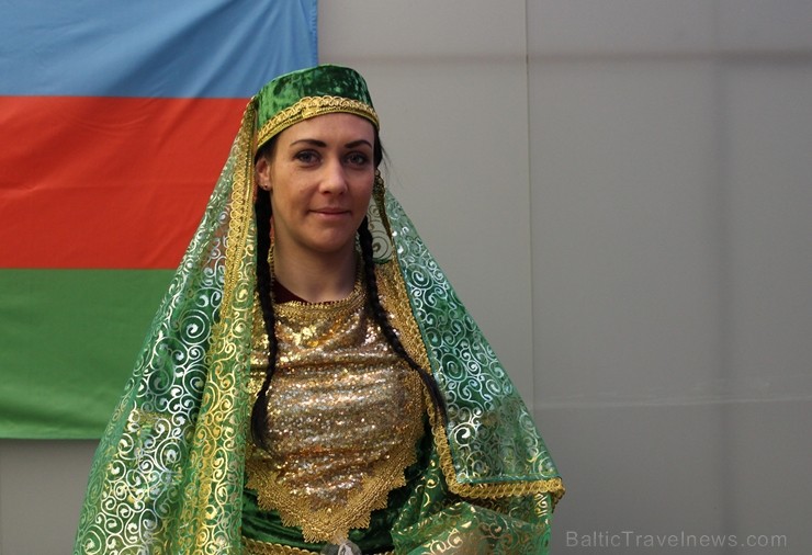 Jau 22. reizi Rīgā norisinājies tradicionālais ārzemju vēstniecību labdarības Ziemassvētku tirgus, kurā piedalījušās vairāk kā 30 ārvalstu vēstniecība Jau 22. reizi Rīgā norisinājies tradicionālais ārzemju vēstniecību labdarības Ziemassvētku tirgus, kurā piedalījušās vairāk kā 30 ārvalstu vēstniecība 241505