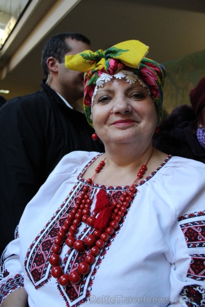 Jau 22. reizi Rīgā norisinājies tradicionālais ārzemju vēstniecību labdarības Ziemassvētku tirgus, kurā piedalījušās vairāk kā 30 ārvalstu vēstniecība Jau 22. reizi Rīgā norisinājies tradicionālais ārzemju vēstniecību labdarības Ziemassvētku tirgus, kurā piedalījušās vairāk kā 30 ārvalstu vēstniecība 241529