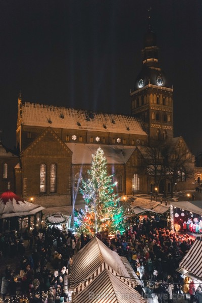 Ar krāšņiem koncertiem, Ziemassvētku vecīti, ponija izjādēm, karuseli, aitu un trušu aploku, meistarklasēm un skaistām dāvanām aizvadīts skaists mēnes Ar krāšņiem koncertiem, Ziemassvētku vecīti, ponija izjādēm, karuseli, aitu un trušu aploku, meistarklasēm un skaistām dāvanām aizvadīts skaists mēnes 242513