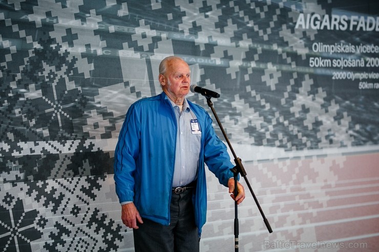Godinot Latvijas vieglatlētu sasniegumus un vēloties pasažieriem atgādināt par veselīga dzīvesveida nozīmi ikviena cilvēka dzīvē, lidostā Godinot Latvijas vieglatlētu sasniegumus un vēloties pasažieriem atgādināt par veselīga dzīvesveida nozīmi ikviena cilvēka dzīvē, lidostā