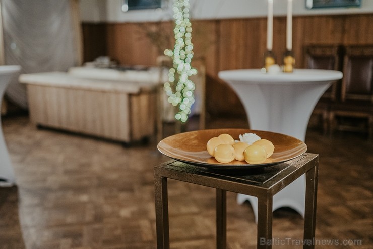 Ar pieciem dažādiem restorāniem vienas nakts laikā «Dikļu pilī» viesi pavadījuši veco un sagaidījuši Jauno gadu Ar pieciem dažādiem restorāniem vienas nakts laikā «Dikļu pilī» viesi pavadījuši veco un sagaidījuši Jauno gadu 243108