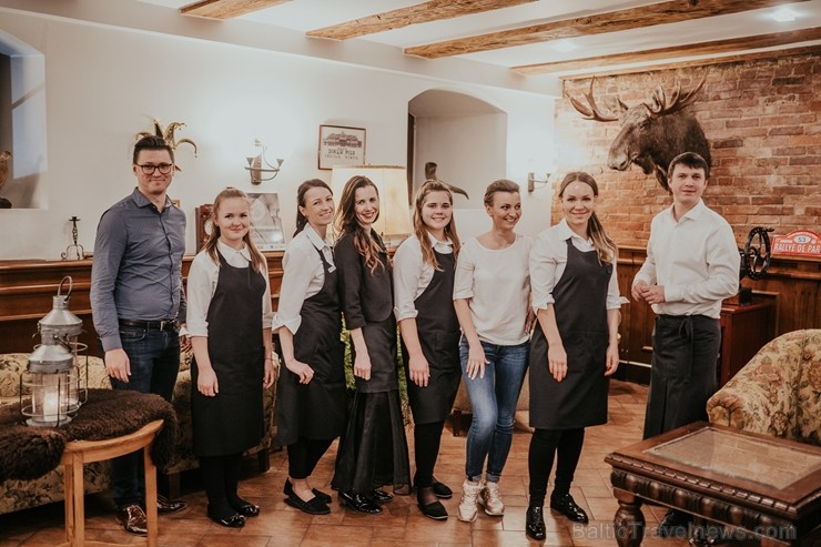 Ar pieciem dažādiem restorāniem vienas nakts laikā «Dikļu pilī» viesi pavadījuši veco un sagaidījuši Jauno gadu Ar pieciem dažādiem restorāniem vienas nakts laikā «Dikļu pilī» viesi pavadījuši veco un sagaidījuši Jauno gadu 243142