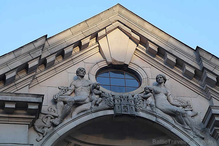 Rīgā atzīmē barikāžu aizstāvju atceres dienu 243591