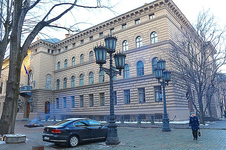 Rīgā atzīmē barikāžu aizstāvju atceres dienu 243592