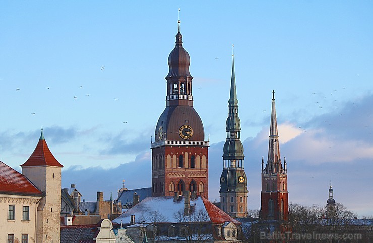 Rīgā atzīmē barikāžu aizstāvju atceres dienu 243602