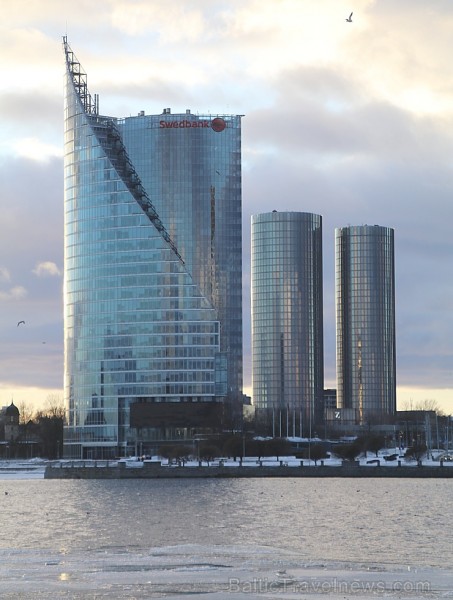 Rīgā atzīmē barikāžu aizstāvju atceres dienu 243604