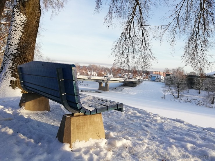 Valmiera mirdz un vilina ceļtājus visos gadalaikos, bet šobrīd tā jo īpaši vilina gan kultūras dzīves baudītājus, gan aktīvo ziemas prieku mīļotājus. 243873