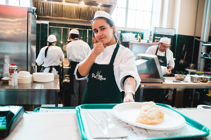 «Centrālais Gastro Tirgus» ir pirmais iekštelpu gastrotirgus Latvijā, kurā vairāk nekā 20 dažādi ēdinātāji un 2 bāri piedāvā viesiem plašu starptautis 246020