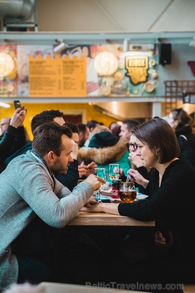 «Centrālais Gastro Tirgus» ir pirmais iekštelpu gastrotirgus Latvijā, kurā vairāk nekā 20 dažādi ēdinātāji un 2 bāri piedāvā viesiem plašu starptautis «Centrālais Gastro Tirgus» ir pirmais iekštelpu gastrotirgus Latvijā, kurā vairāk nekā 20 dažādi ēdinātāji un 2 bāri piedāvā viesiem plašu starptautis 246023