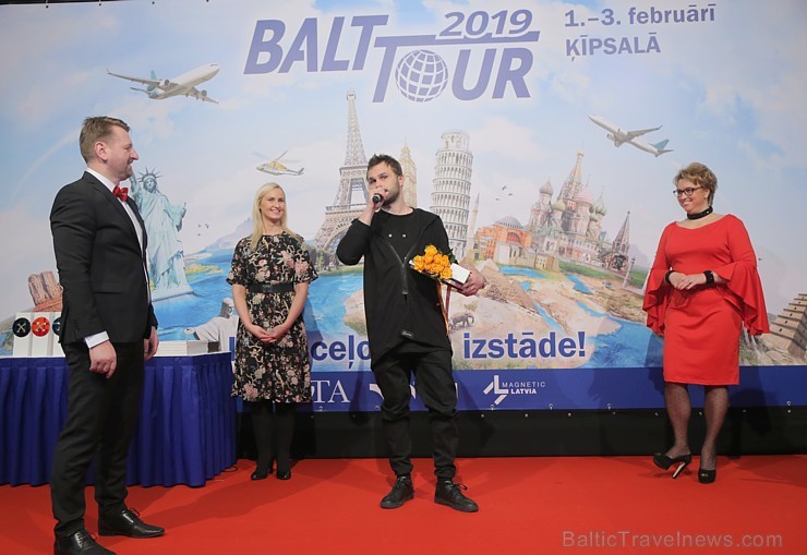 Sveicam «GADA CILVĒKS TŪRISMĀ 2018» laureātus tūrisma izstādē «Balttour 2019». Foto: Rojs Maizītis 246624