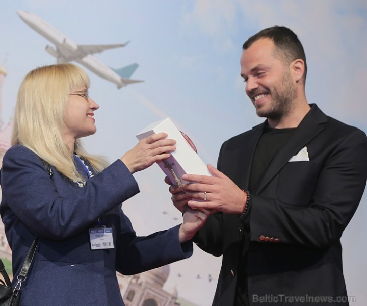 Sveicam «GADA CILVĒKS TŪRISMĀ 2018» laureātus tūrisma izstādē «Balttour 2019». Foto: Rojs Maizītis 246640