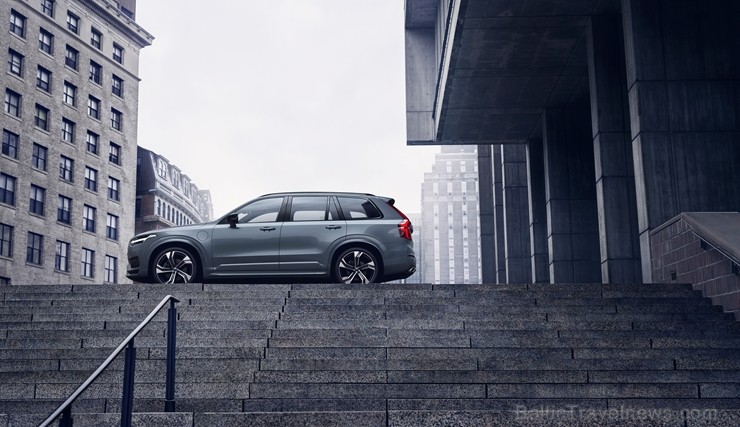 2020. modeļa gada XC90 variet pasūtīt ar atšķirīgu sēdvietu izvietojumu. No četru sēdvietu varianta 2020. modeļa gada XC90 variet pasūtīt ar atšķirīgu sēdvietu izvietojumu. No četru sēdvietu varianta