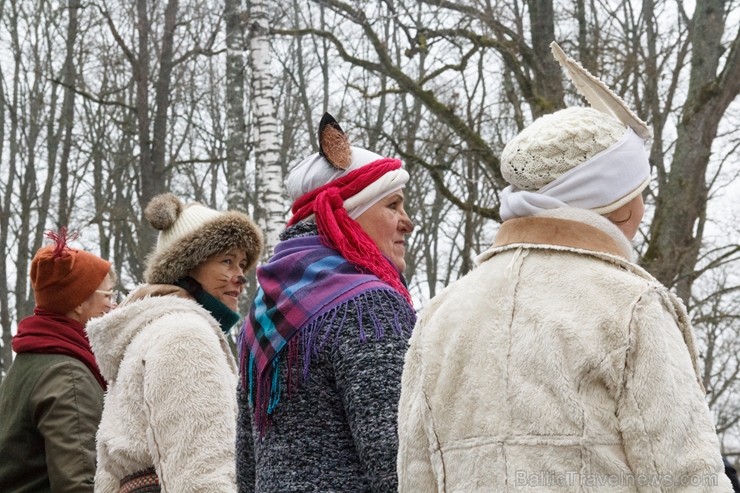 Rembates parkā pie Lielvārdes novada Kultūras centra jau otro gadu tika svinēti Meteņi, lai kopā ieskandinātu pavasari Rembates parkā pie Lielvārdes novada Kultūras centra jau otro gadu tika svinēti Meteņi, lai kopā ieskandinātu pavasari 247294