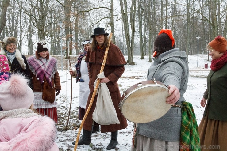 Rembates parkā pie Lielvārdes novada Kultūras centra jau otro gadu tika svinēti Meteņi, lai kopā ieskandinātu pavasari Rembates parkā pie Lielvārdes novada Kultūras centra jau otro gadu tika svinēti Meteņi, lai kopā ieskandinātu pavasari 247303