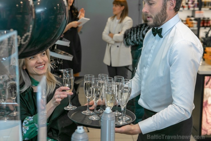 Universālveikalā Stockmann tika prezentēts jaunākais grima tendenču un dekoratīvās kosmētikas produktu jaunumu ceļvedis, kuru demonstrēja Latvijā popu 248890