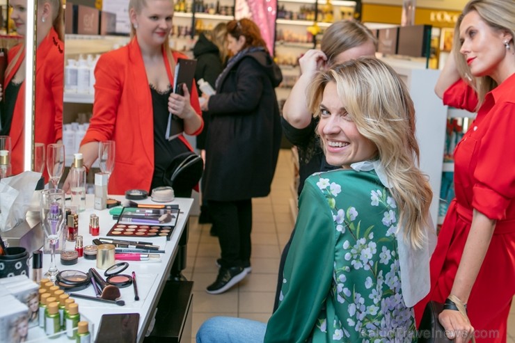 Universālveikalā Stockmann tika prezentēts jaunākais grima tendenču un dekoratīvās kosmētikas produktu jaunumu ceļvedis, kuru demonstrēja Latvijā popu 248901