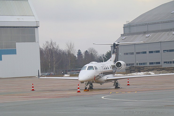 Travelnews.lv blakus skrejceļam vēro lidmašīnu kustību Starptautiskā lidostā «Rīga» 248962