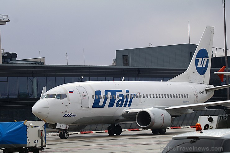 Travelnews.lv blakus skrejceļam vēro lidmašīnu kustību Starptautiskā lidostā «Rīga» 248963