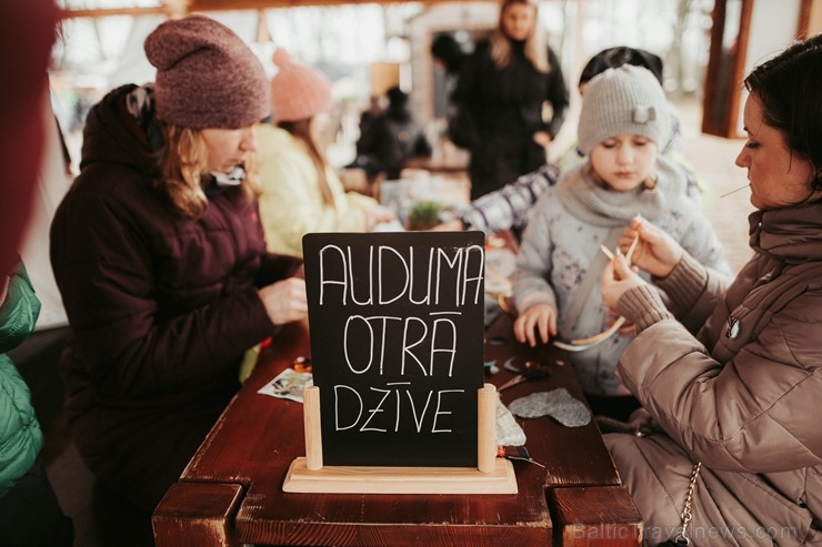 Pavasara saulgrieži tiek daudzināti laikā, kad dienas garums sāk pārspēt naktis, tādēļ Valmiermuižā tos jau svinēja ar dažādām izdarībām un andeli tir 249159