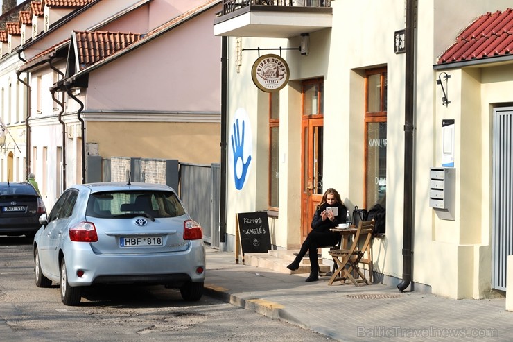 Užupes apkaime ir populāra mākslinieku vidē un ar savu bohēmisko atmosfēru tiek salīdzināta ar Monmartru Parīzē un Kristiāniju Kopenhāgenā. 1997. gada 250592