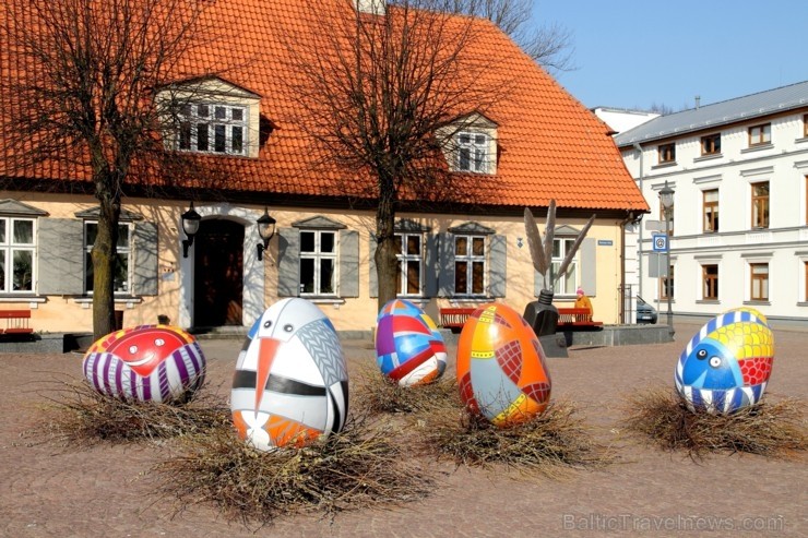 Travelnews.lv Lieldienās aicina apceļot Latviju un apskatīt virkni daudzveidīgu un interesantu svētku dekorāciju. Foto Ventspils TIC Travelnews.lv Lieldienās aicina apceļot Latviju un apskatīt virkni daudzveidīgu un interesantu svētku dekorāciju. Foto Ventspils TIC 251743