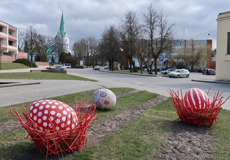 Travelnews.lv Lieldienās aicina apceļot Latviju un apskatīt virkni daudzveidīgu un interesantu svētku dekorāciju. Foto: Dobeles TIC Travelnews.lv Lieldienās aicina apceļot Latviju un apskatīt virkni daudzveidīgu un interesantu svētku dekorāciju. Foto: Dobeles TIC 251747