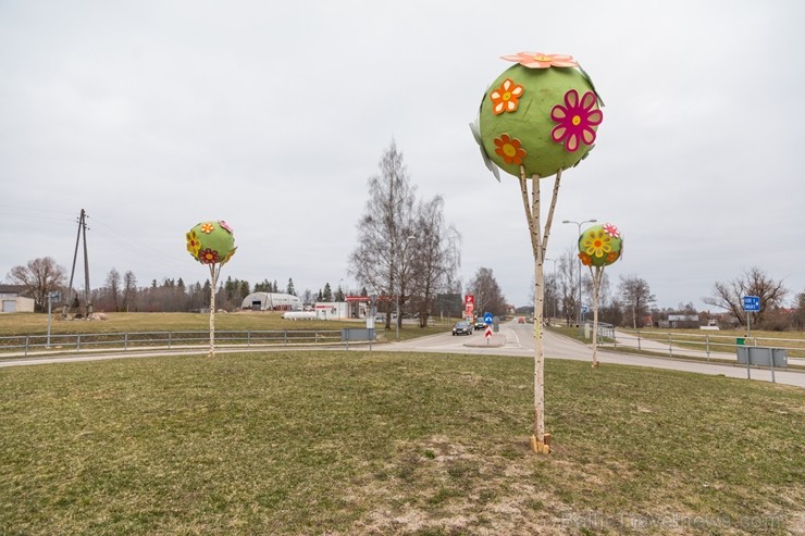 Travelnews.lv Lieldienās aicina apceļot Latviju un apskatīt virkni daudzveidīgu un interesantu svētku dekorāciju. Foto: Madonas TIC Travelnews.lv Lieldienās aicina apceļot Latviju un apskatīt virkni daudzveidīgu un interesantu svētku dekorāciju. Foto: Madonas TIC 251754