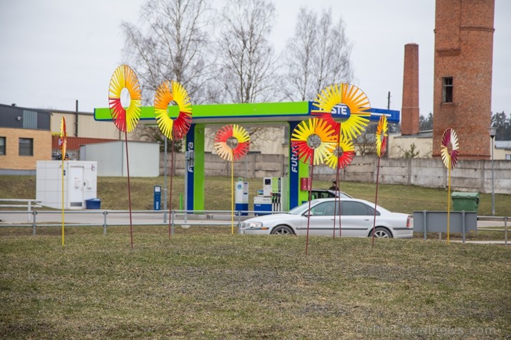 Travelnews.lv Lieldienās aicina apceļot Latviju un apskatīt virkni daudzveidīgu un interesantu svētku dekorāciju. Foto: Madonas TIC Travelnews.lv Lieldienās aicina apceļot Latviju un apskatīt virkni daudzveidīgu un interesantu svētku dekorāciju. Foto: Madonas TIC 251758