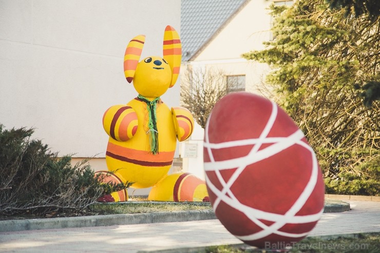 Travelnews.lv Lieldienās aicina apceļot Latviju un apskatīt virkni daudzveidīgu un interesantu svētku dekorāciju. Foto: Madonas TIC Travelnews.lv Lieldienās aicina apceļot Latviju un apskatīt virkni daudzveidīgu un interesantu svētku dekorāciju. Foto: Madonas TIC 251760