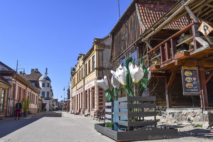 Travelnews.lv Lieldienās aicina apceļot Latviju un apskatīt virkni daudzveidīgu un interesantu svētku dekorāciju. Foto: Ričards Sotaks, Kuldīgas TIC Travelnews.lv Lieldienās aicina apceļot Latviju un apskatīt virkni daudzveidīgu un interesantu svētku dekorāciju. Foto: Ričards Sotaks, Kuldīgas TIC 252083