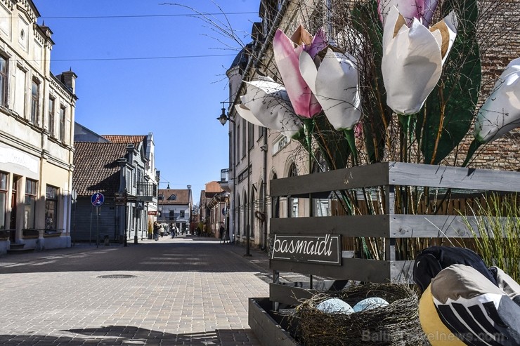 Travelnews.lv Lieldienās aicina apceļot Latviju un apskatīt virkni daudzveidīgu un interesantu svētku dekorāciju. Foto: Ričards Sotaks, Kuldīgas TIC Travelnews.lv Lieldienās aicina apceļot Latviju un apskatīt virkni daudzveidīgu un interesantu svētku dekorāciju. Foto: Ričards Sotaks, Kuldīgas TIC 252085