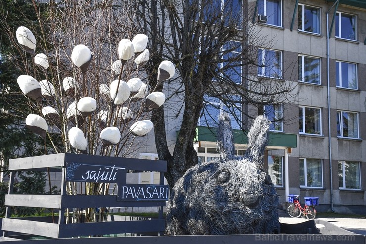 Travelnews.lv Lieldienās aicina apceļot Latviju un apskatīt virkni daudzveidīgu un interesantu svētku dekorāciju. Foto: Ričards Sotaks, Kuldīgas TIC Travelnews.lv Lieldienās aicina apceļot Latviju un apskatīt virkni daudzveidīgu un interesantu svētku dekorāciju. Foto: Ričards Sotaks, Kuldīgas TIC 252088