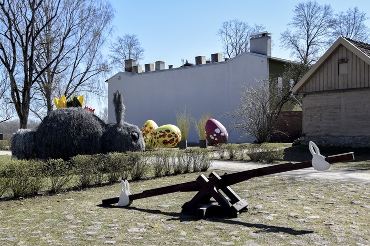 Travelnews.lv Lieldienās aicina apceļot Latviju un apskatīt virkni daudzveidīgu un interesantu svētku dekorāciju. Foto: Kārlis Komarovskis, Kuldīgas T Travelnews.lv Lieldienās aicina apceļot Latviju un apskatīt virkni daudzveidīgu un interesantu svētku dekorāciju. Foto: Kārlis Komarovskis, Kuldīgas T 252090