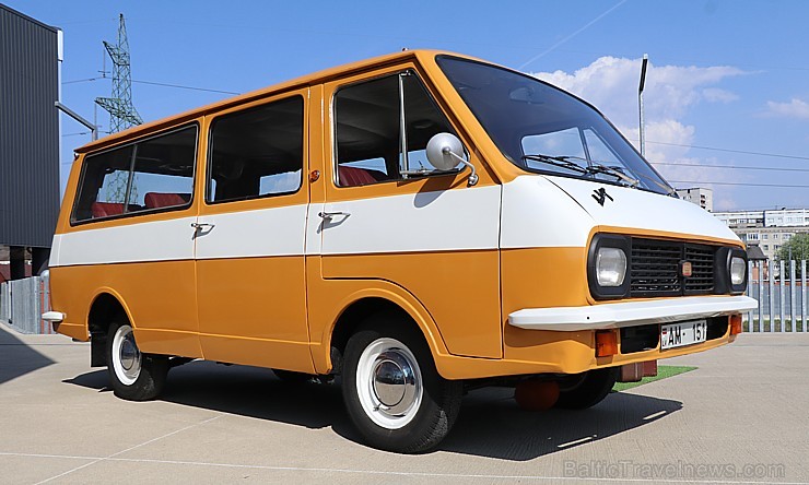 Rīgas Motormuzejs atzīmē 30 gadu jubileju ar 2 īpašiem vāģiem «F/N type 2400» un «Citroen DS 19» Rīgas Motormuzejs atzīmē 30 gadu jubileju ar 2 īpašiem vāģiem «F/N type 2400» un «Citroen DS 19» 252607