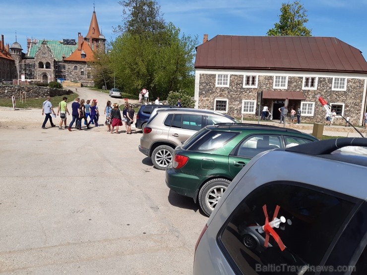 Rallija laikā ceļa posma P 37 apkārtnē tika apskatīti 25 tūrisma objekti. Šogad cīņā par galvenajām balvām devās 151 komanda ar vairāk nekā 670 dalībn Rallija laikā ceļa posma P 37 apkārtnē tika apskatīti 25 tūrisma objekti. Šogad cīņā par galvenajām balvām devās 151 komanda ar vairāk nekā 670 dalībn 254277