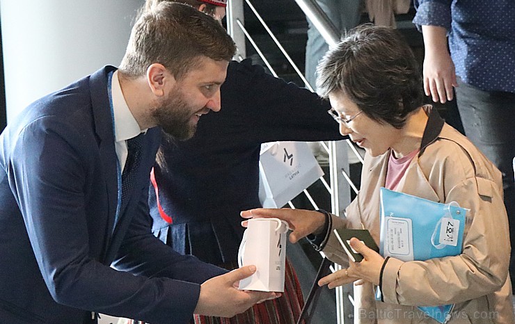 Rīgā 24.05.2019 pirmo reizi ierodas tūristi no Dienvidkorejas ar tiešo «Korean Air» čarterlidojumu Rīgā 24.05.2019 pirmo reizi ierodas tūristi no Dienvidkorejas ar tiešo «Korean Air» čarterlidojumu 254936