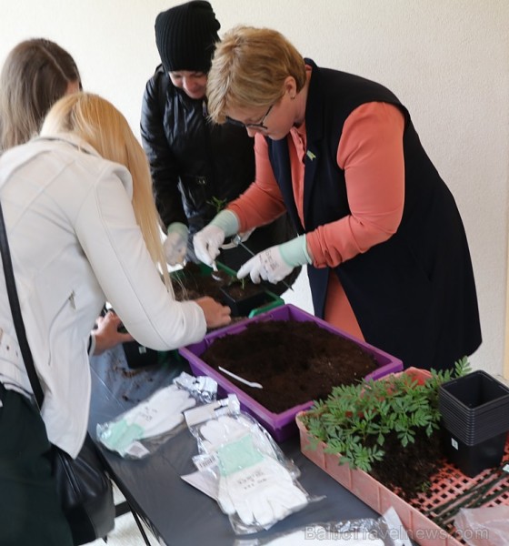 Kafijas vairumtirgotājs «Paulig Coffee Latvia» kafijas biezumus vedīs pētnieku eksperimentiem sadarbībā ar Nacionālā botāniskā dārzu un «Eco Baltia» Kafijas vairumtirgotājs «Paulig Coffee Latvia» kafijas biezumus vedīs pētnieku eksperimentiem sadarbībā ar Nacionālā botāniskā dārzu un «Eco Baltia» 255459