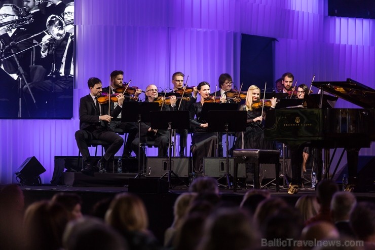Ar krāšņu Maestro Raimonda Paula kino mūzikas koncertu Jūrmalā atklāj 2019. gada Dzintaru koncertzāles vasaras sezonu Ar krāšņu Maestro Raimonda Paula kino mūzikas koncertu Jūrmalā atklāj 2019. gada Dzintaru koncertzāles vasaras sezonu 255704