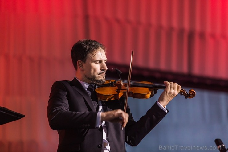 Ar krāšņu Maestro Raimonda Paula kino mūzikas koncertu Jūrmalā atklāj 2019. gada Dzintaru koncertzāles vasaras sezonu Ar krāšņu Maestro Raimonda Paula kino mūzikas koncertu Jūrmalā atklāj 2019. gada Dzintaru koncertzāles vasaras sezonu 255716