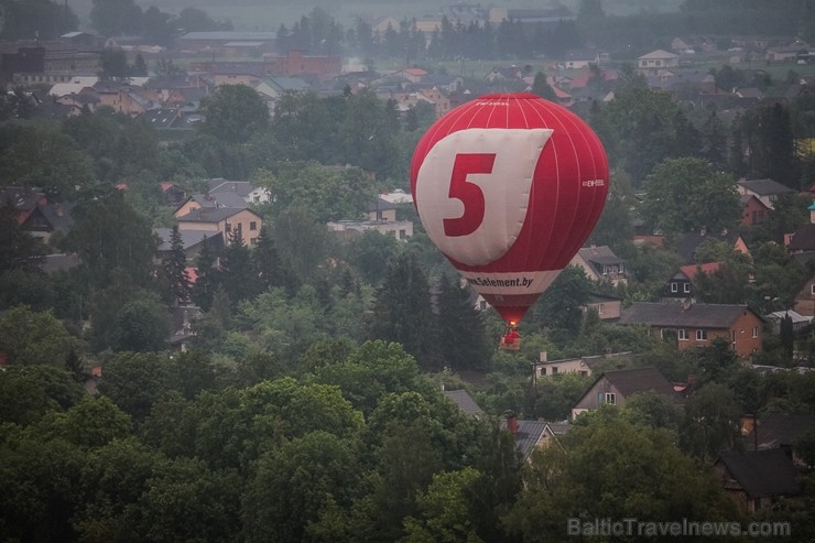 Visu Siguldas pilsētas svētku garumā siguldieši un pilsētas viesi baudīja krāšņu mākoņu kuģu rīta un vakara lidojumus Visu Siguldas pilsētas svētku garumā siguldieši un pilsētas viesi baudīja krāšņu mākoņu kuģu rīta un vakara lidojumus 255772