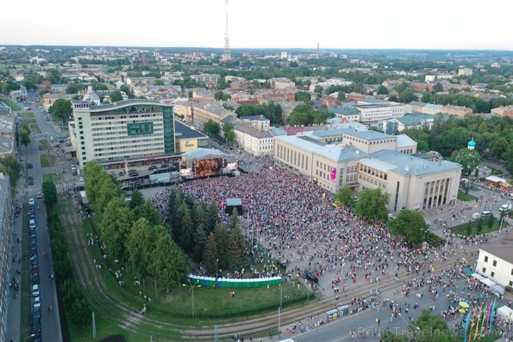 Ar skanīgiem koncertiem un košiem pasākumiem, kas apvieno visas pilsētas iedzīvotāju un ciemiņu paaudzes, Daugavpils pilsēta svin 744. Dzimšanas dienu Ar skanīgiem koncertiem un košiem pasākumiem, kas apvieno visas pilsētas iedzīvotāju un ciemiņu paaudzes, Daugavpils pilsēta svin 744. Dzimšanas dienu 256426