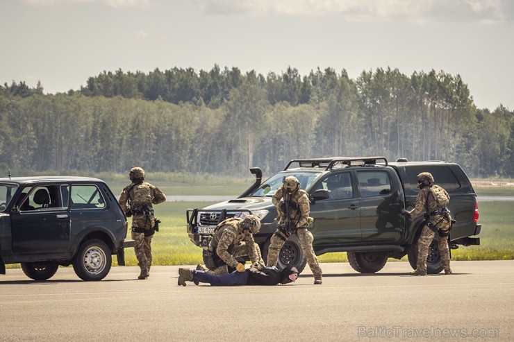 Aviācijas bāzē Lielvārdē 8.06.2019. norisinājās aviācijas paraugdemonstrējumi, kas veltīti Gaisa spēku simtgadei Aviācijas bāzē Lielvārdē 8.06.2019. norisinājās aviācijas paraugdemonstrējumi, kas veltīti Gaisa spēku simtgadei 256490