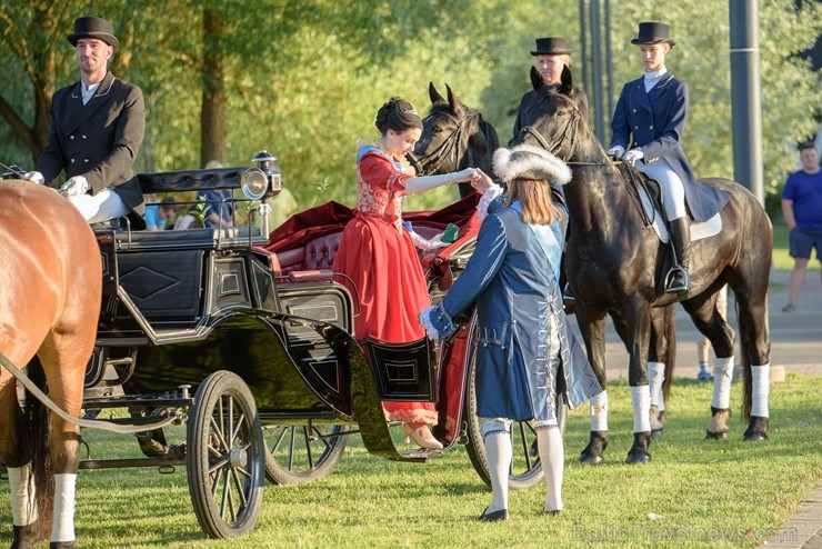 Rēzeknē15. jūnijā rīkoja Martas balli, kas veltīta Latgales novadniecei Martai Skavronskai, kurai liktenis bija lēmis kļūt par cara Pētera I sievu un Rēzeknē15. jūnijā rīkoja Martas balli, kas veltīta Latgales novadniecei Martai Skavronskai, kurai liktenis bija lēmis kļūt par cara Pētera I sievu un 257269