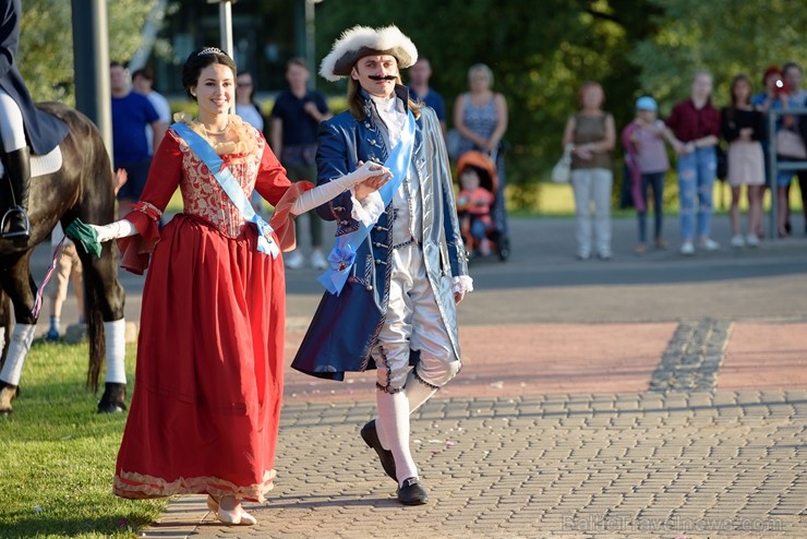 Rēzeknē15. jūnijā rīkoja Martas balli, kas veltīta Latgales novadniecei Martai Skavronskai, kurai liktenis bija lēmis kļūt par cara Pētera I sievu un Rēzeknē15. jūnijā rīkoja Martas balli, kas veltīta Latgales novadniecei Martai Skavronskai, kurai liktenis bija lēmis kļūt par cara Pētera I sievu un 257270