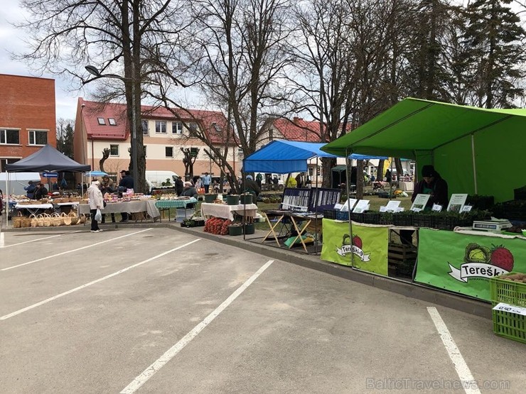 Gulbenes Zaļais tirdziņš notiek katra mēneša trešajā sestdienā un tajā var atrast tikai pašu novadnieku ražotu, audzētu un darinātu produkciju 257360