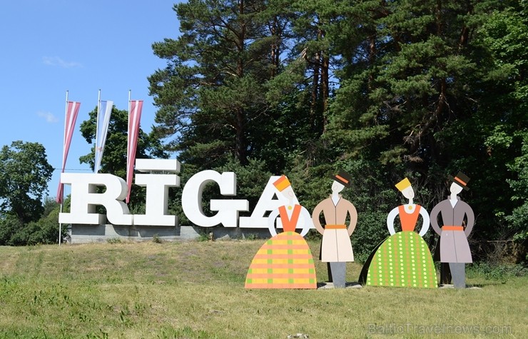 Sagaidot Vasaras saulgriežus un Līgo svētkus, Rīgas noformējuma mākslinieciskās koncepcijas pamatā ir latviešu ornamenta Saules zīmes stilizācija. Nof Sagaidot Vasaras saulgriežus un Līgo svētkus, Rīgas noformējuma mākslinieciskās koncepcijas pamatā ir latviešu ornamenta Saules zīmes stilizācija. Nof 257428