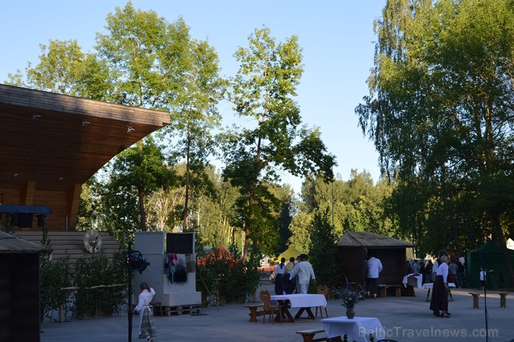 Ar ielīgošanas rituāliem, lustēm un dančiem Višķu pagasta estrādē aizritējis ikgadējais pasākums 