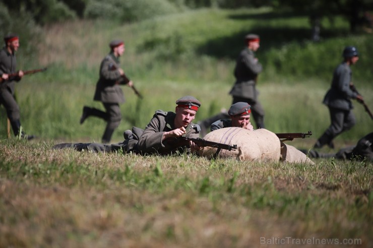 Kaujā Cēsīs piedalījās vairāk nekā 200 rekonstruktori no Latvijas, Igaunijas, Lietuvas, Polijas un Krievijas, cīņu meistari un Latvijas Nacionālās aiz Kaujā Cēsīs piedalījās vairāk nekā 200 rekonstruktori no Latvijas, Igaunijas, Lietuvas, Polijas un Krievijas, cīņu meistari un Latvijas Nacionālās aiz 257827